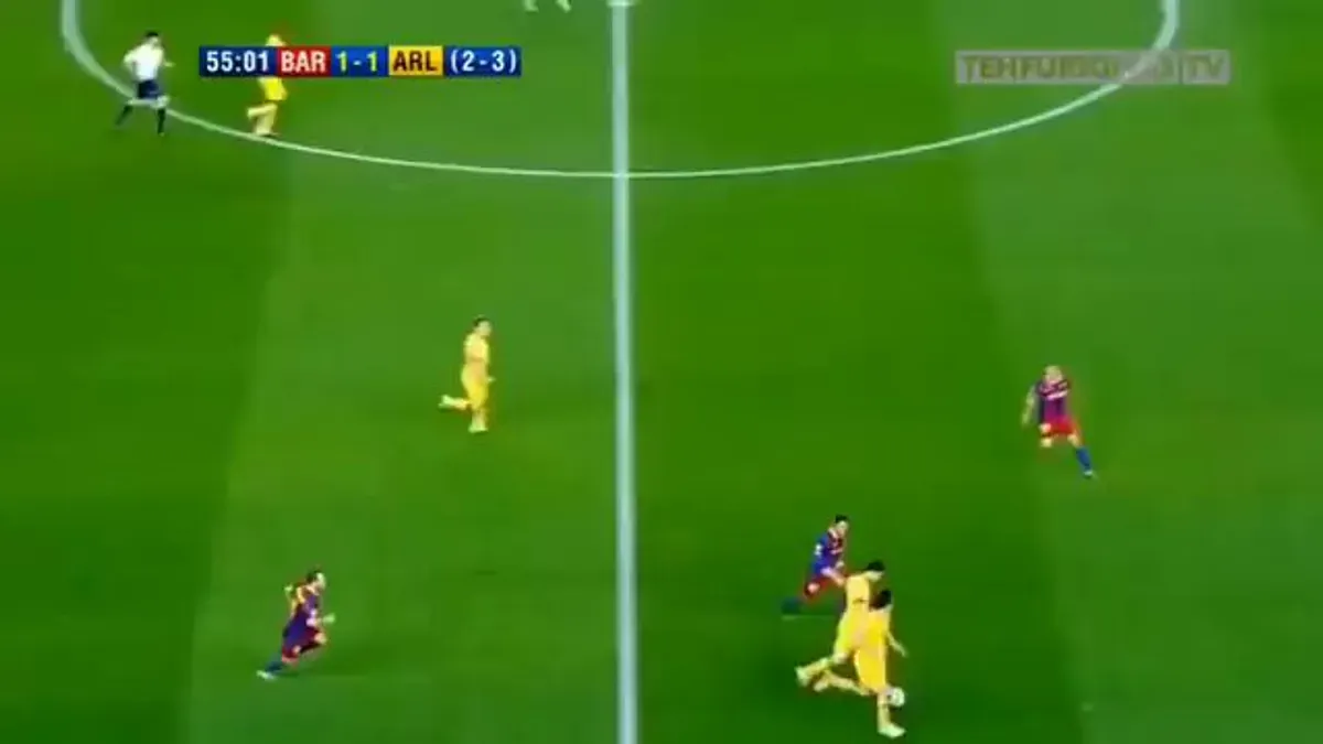 Van Persie wyleciał z boiska za próbę strzelenia gola Barcelonie