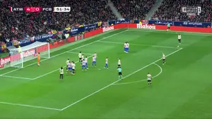 Var ratuje atleti! Pau Cubarsi najlepiej odnalazł się w tym całym zamieszaniu, ale ostatecznie sędziowie dopatrzyli się 