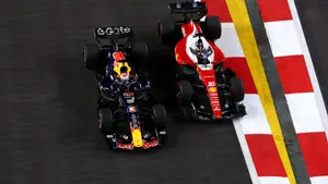 Verstappen miał problemy z mocą. Leclerc nie wykorzystał szansy