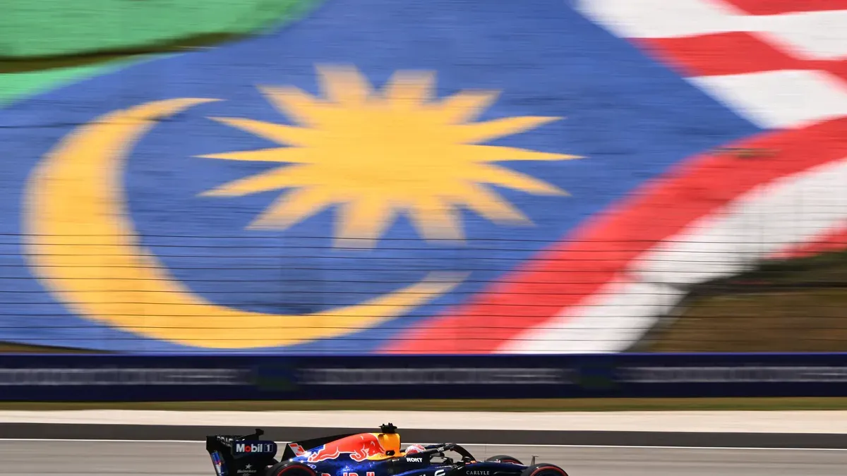 Verstappen najszybszy w pierwszym treningu. Russell stracił 0,383 s