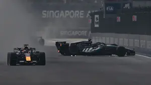 Verstappen triumfował w chaotycznym sprincie. Zderzenie McLarenów na ostatnim okrążeniu
