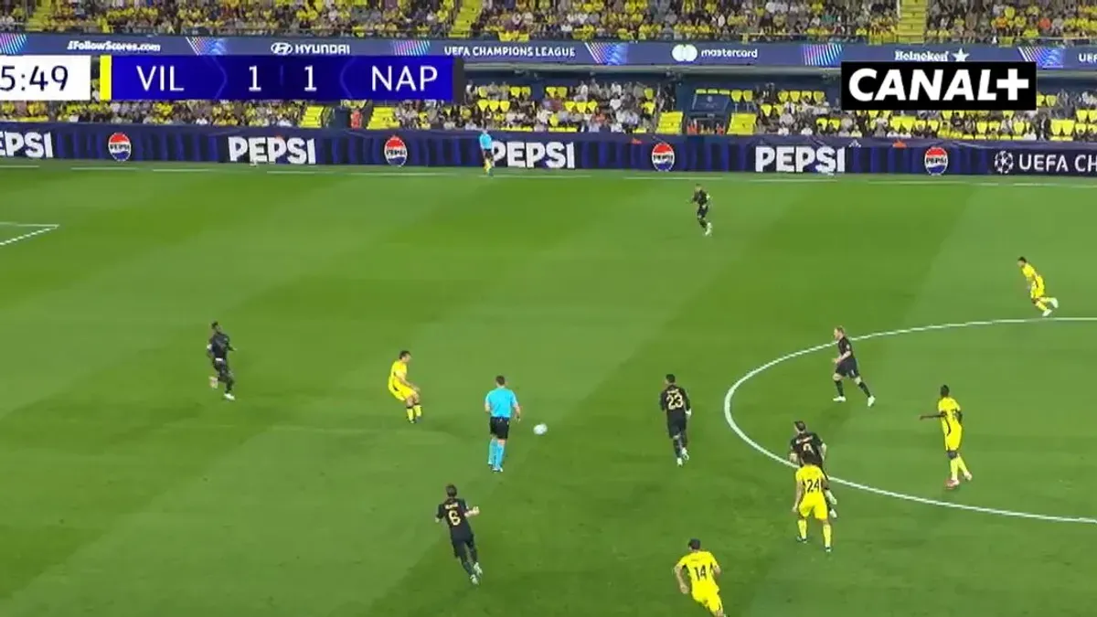 Villarreal wygrał wczoraj 3:1 z Napoli! Ozdobą meczu było to trafienie Santiago Mouriño! UEFA Champions League