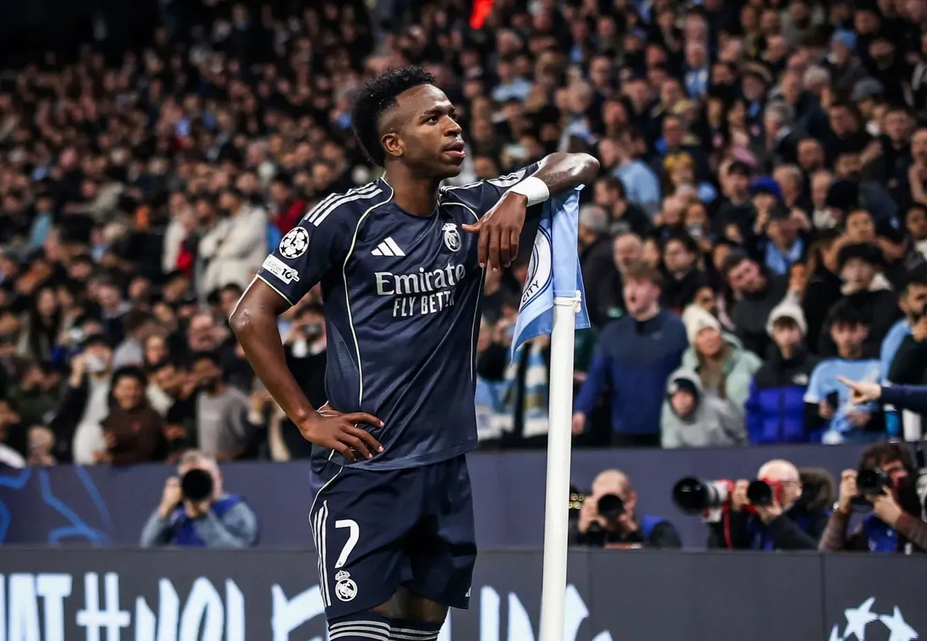 Vinicius Junior uciszył kibiców Manchesteru City. Brazylijczyk wyjaśnił swój gest