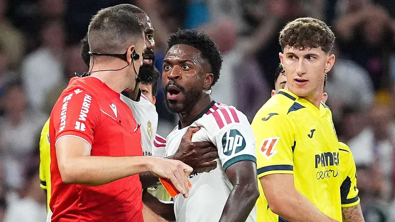 Vinícius pociągnął rywala za włosy. Gol dla Realu anulowany, jest czerwona kartka