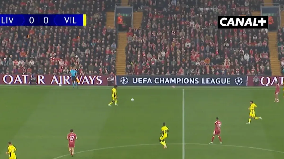 Virgil van Dijk nie przyzwyczaił nas do takich błędów. Villarreal prowadzi na Anfield!