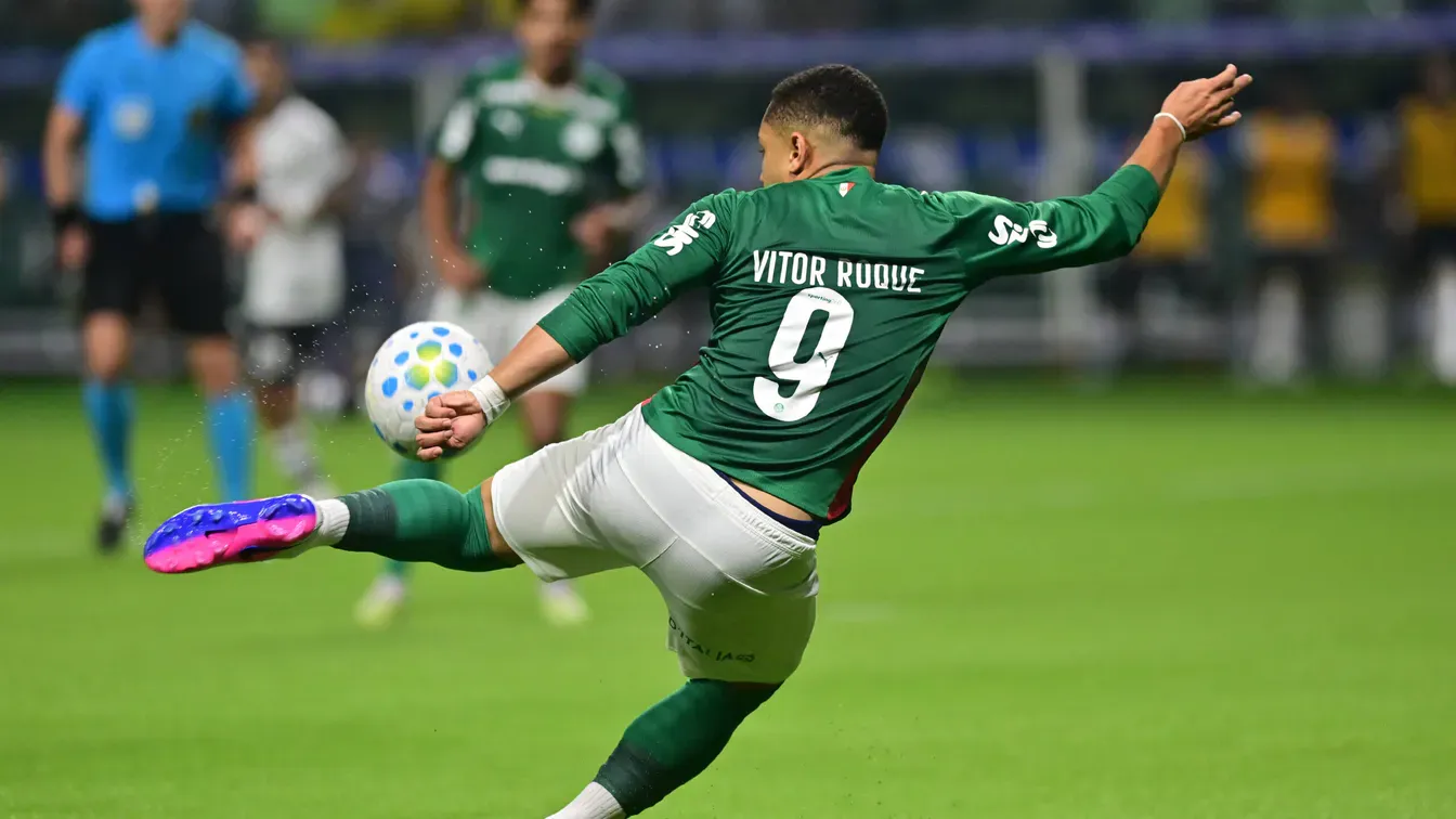 Vitor Roque wróci do Europy? Trzy potęgi walczą o podpis Brazylijczyka