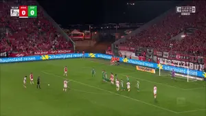 W. W, torben muesel! Ale zasunął! Piłkarz Rot-Weiss Essen zrobił to idealnie. Po prostu nie dało się zrobić tego lepiej.