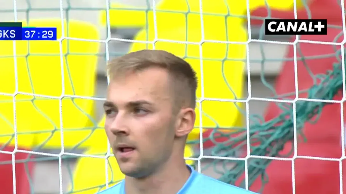 Wciąż bez goli w Kielcach! Xavier Dziekoński kapitalnie broni rzut karny Bartosza Nowaka