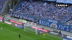 Wejście smoka! Mikael Ishak wchodzi na murawę i pierwszy kontakt z piłką zamienia na gola! Oglądaj:
