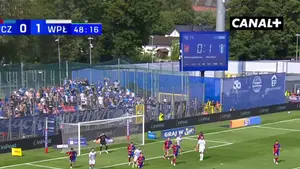 Wielbłąd 17-latka. Wiktor Żołneczko nie utrzymał piłki po dośrodkowaniu Flisa i mamy 2:0 dla Wisły Płock Oglądaj w CANAL