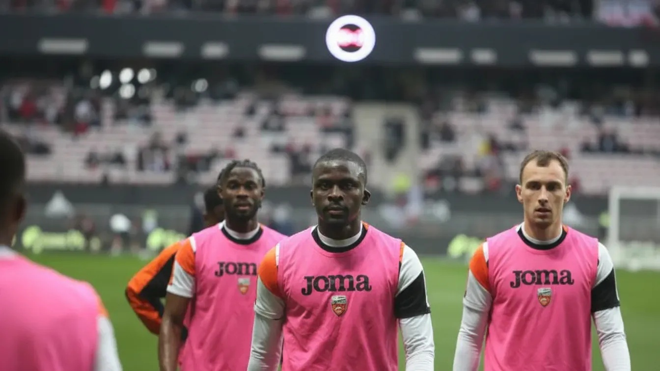 Wielka czystka w Lorient. Ośmiu piłkarzy pakuje walizki, w tym gwiazda reprezentacji Senegalu