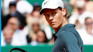 Wielki dylemat Jannika Sinnera. Może pobić rekord Djokovicia, ale boi się losu Alcaraza