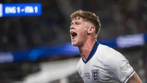 Wielki powrót do Premier League? Trzy kluby walczą o rewelację ligi francuskiej