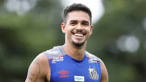 Wielki powrót do Santosu stał się faktem. Lucas Verissimo podpisał kontrakt