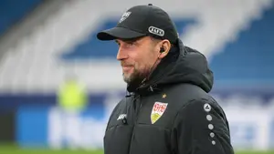 Wielkie kluby chciały go zatrudnić. Trener Stuttgartu w końcu przerwał milczenie