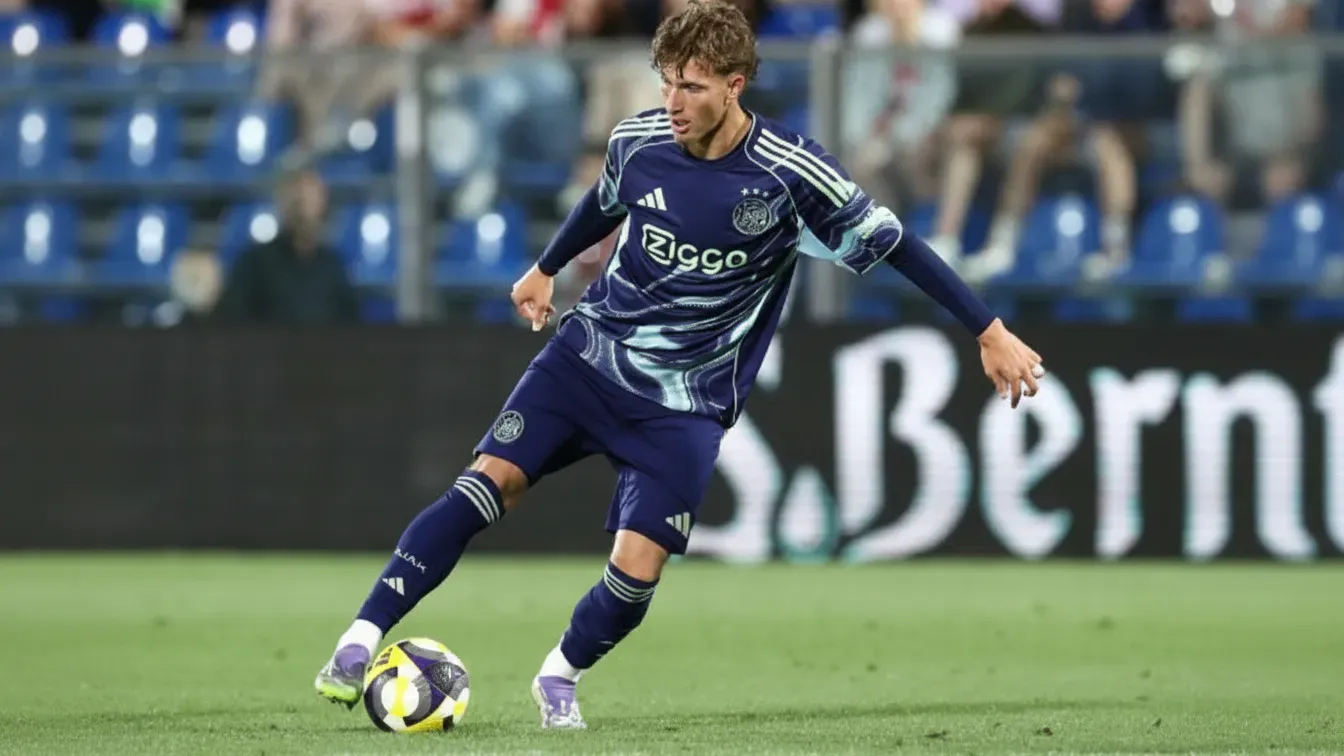 Wielkie marki walczyły o gwiazdę Ajaksu. PSG wykłada fortunę, a Deco był widziany w Amsterdamie