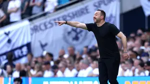 Władze Tottenhamu murem za De Zerbim. Włoch dostał kredyt zaufania po klęsce z Aston Villą