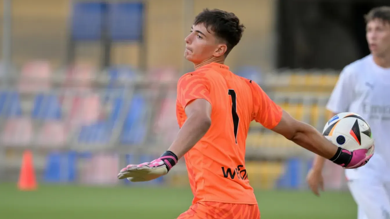 Włosi tracą wielki talent. 18-latek opuścił Mediolan i podpisał kontrakt z potęgą