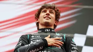 Włoski talent zadziwia świat. Rok temu płakał w Belgii, dziś dominuje w Formule 1