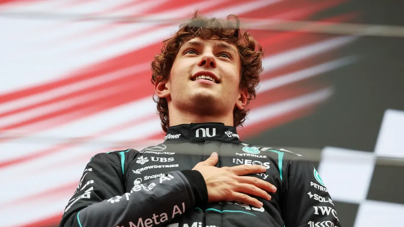 Włoski talent zadziwia świat. Rok temu płakał w Belgii, dziś dominuje w Formule 1