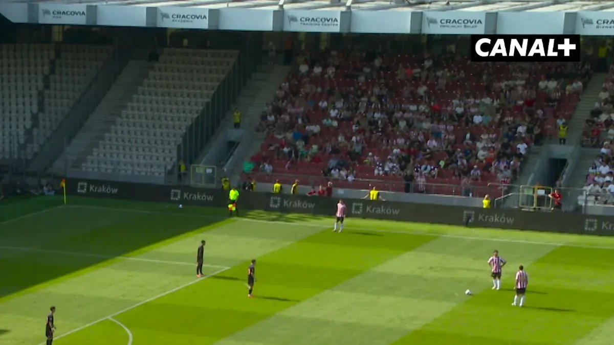 Wooooooooow! Co to jest za bramka Ajdina Hasicia! Przepiękna bomba z dystansu piłkarza Cracovii! Oglądaj: