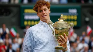 Wygrał Wimbledon i nagle pojawił się w klinice. Tajemnicza wizyta Jannika Sinnera w Turynie