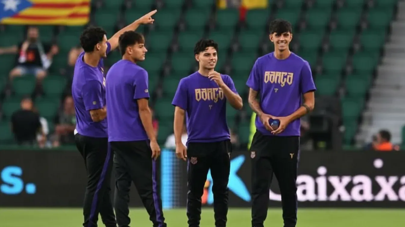 Xavi Espart doceniony przez Hansiego Flicka. 19-latek z nowym numerem w Barcelonie