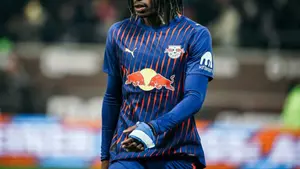 Yan Diomande na celowniku gigantów. Bayern i Liverpool walczą o gracza