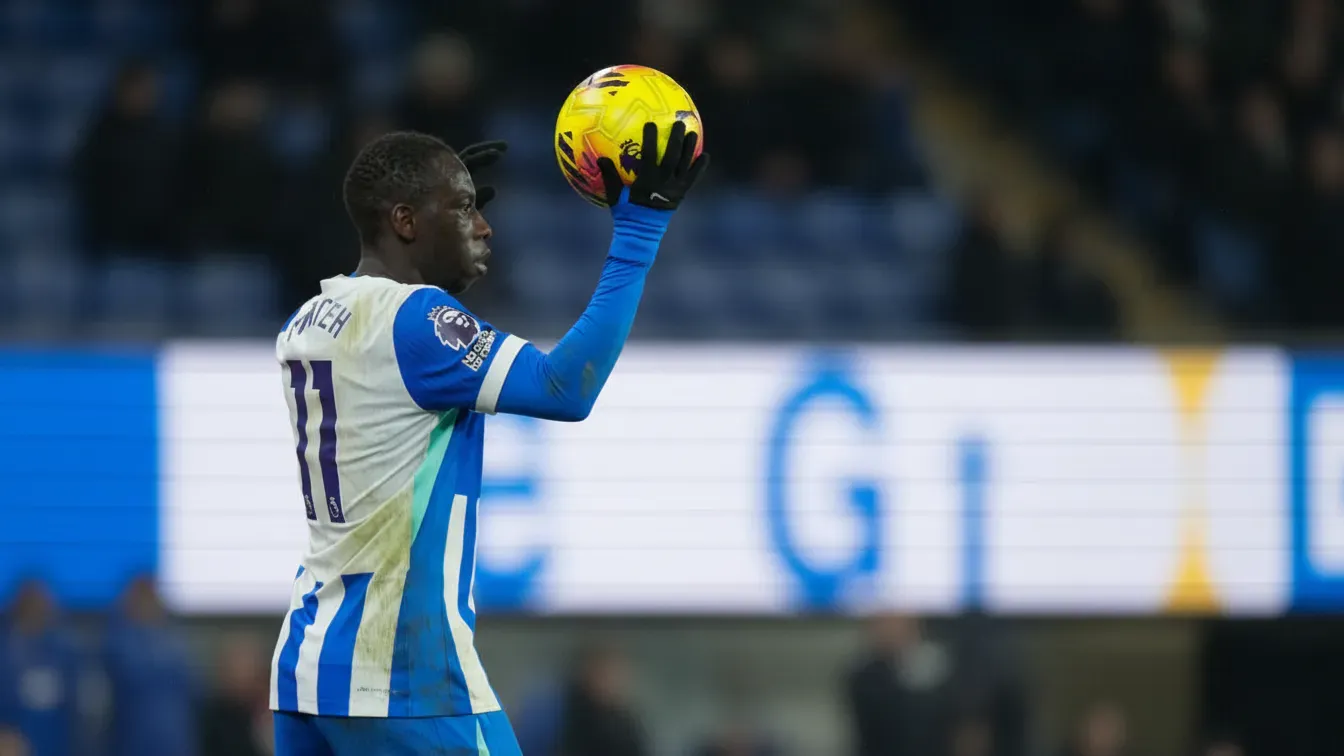 Yankuba Minteh nie trafi na Anfield? Brighton stawia twarde warunki