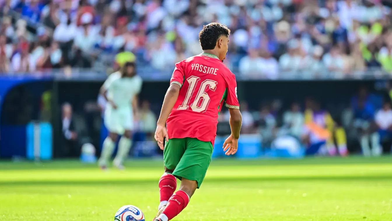Yassine otwarty na Chelsea. Londyńczycy mają przewagę nad Evertonem i Newcastle