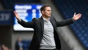 Zacięta walka o serbskiego napastnika. Dwa angielskie kluby ruszają po gwiazdę Bundesligi
