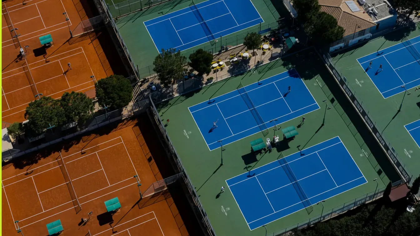 Zainspirowani Wimbledonem szukają słońca. Oto najlepsze miejsca na tenisowe wakacje
