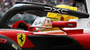 Zaskakująca decyzja Hamiltona w Ferrari. Brytyjczyk odstawił kluczowy sprzęt i nagle odpalił