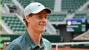 Zaskakująca decyzja lidera rankingu. Jannik Sinner rezygnuje z kluczowego startu przed Wimbledonem