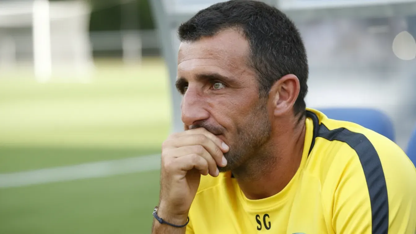 Zaskakująca roszada w Ligue 1. Angers ogłasza następcę Dujeux, kibice przecierają oczy