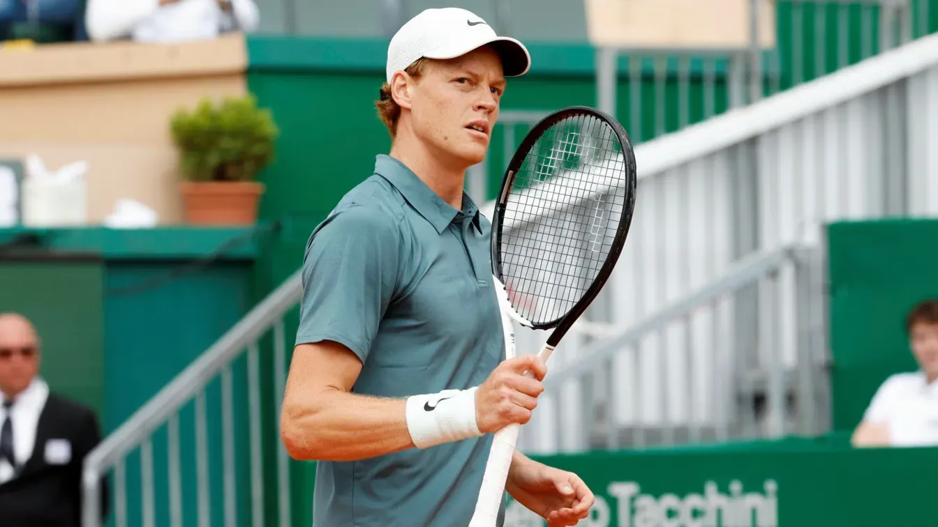 Zaskakujące nagranie z Monte Carlo. Jannik Sinner podjął ryzykowną decyzję przed Wimbledonem