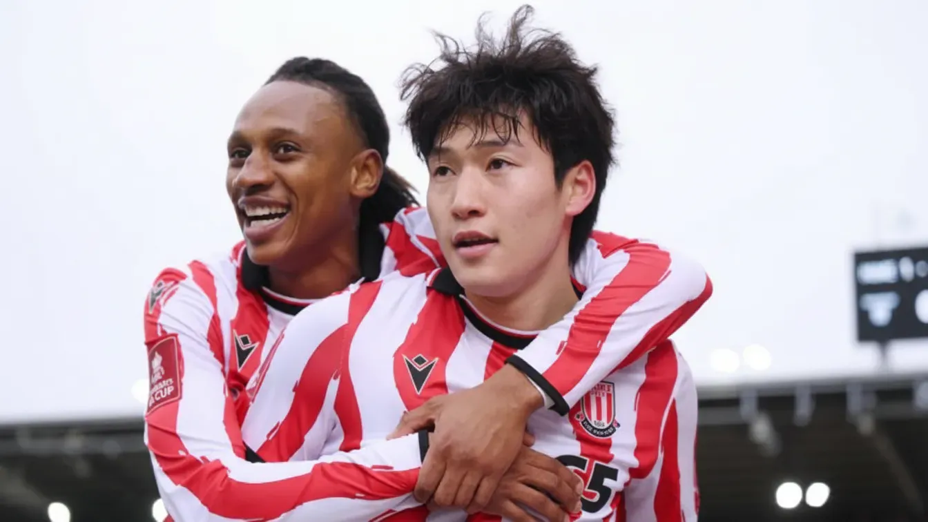 Zaskakujący ruch Lyonu. Koreański talent ze Stoke City podjął już ostateczną decyzję