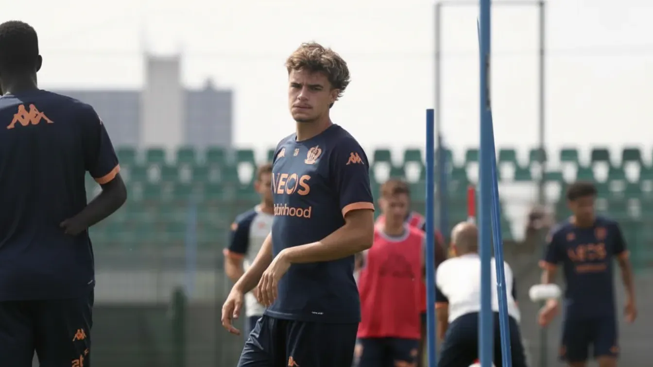 Zaskakujący ruch na francuskim rynku. Lorient chce 20-letni talent, kapitan odchodzi do rywala