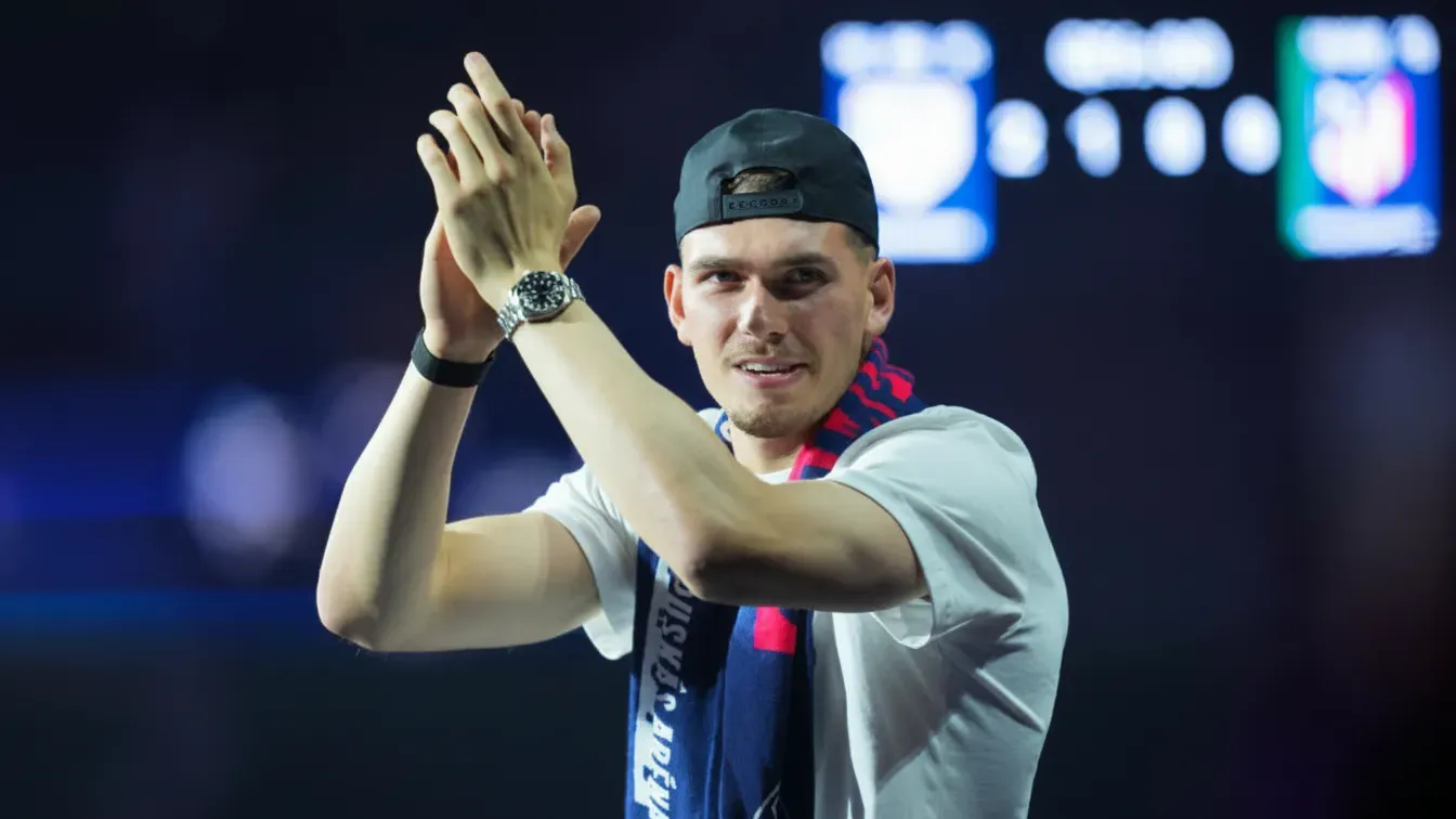 Zaskakujący ruch PSG. Młody talent opuszcza Paryż i wraca do ojczyzny