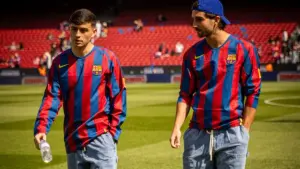 Zaskakujący widok na Camp Nou. Piłkarze Barcelony założyli koszulki z nazwiskiem legendy