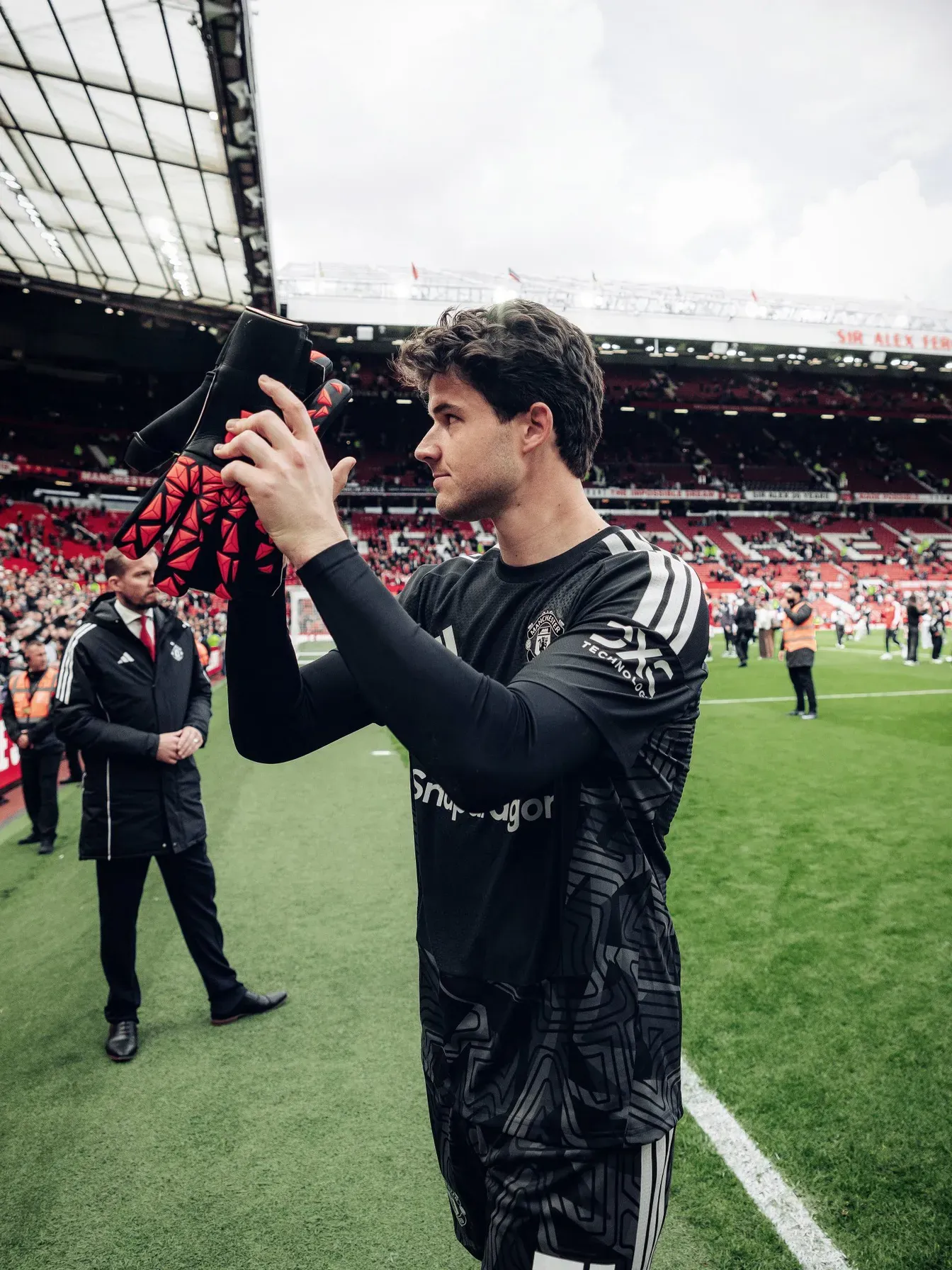 Zaskakujący wybór w Premier League. Belgijski bramkarz ogłoszony transferem sezonu