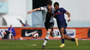 Zaskakujący zwrot w sprawie talentu Lyonu. Wybrał nietypowy kierunek zamiast Ligue 1