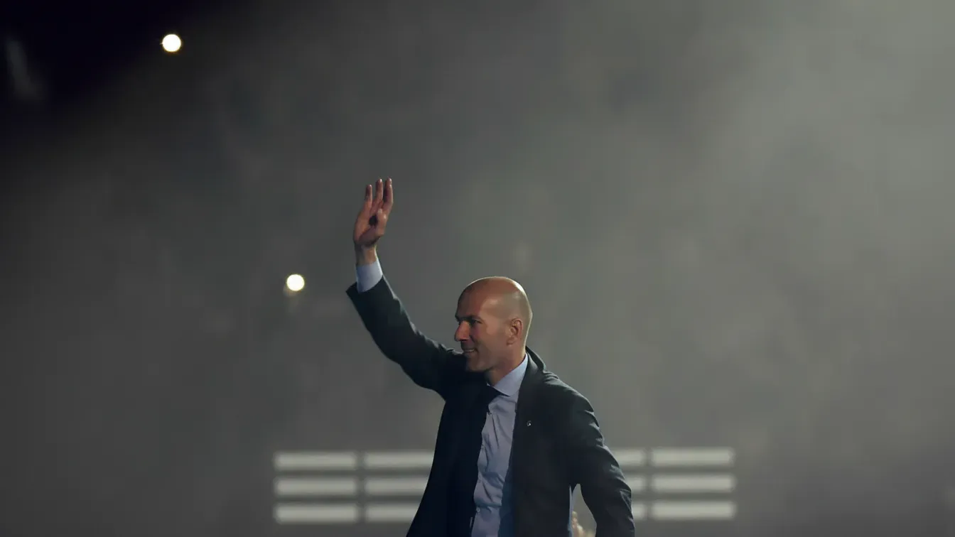 Zinedine Zidane nowym trenerem Francji! Legendarny taktyk ogłasza wielką rewolucję