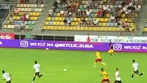 Znicz Pruszków pokonał Legię II Warszawa 2:1 Wynik meczu ustalił Dominik Szafrański TAKIM strzałem