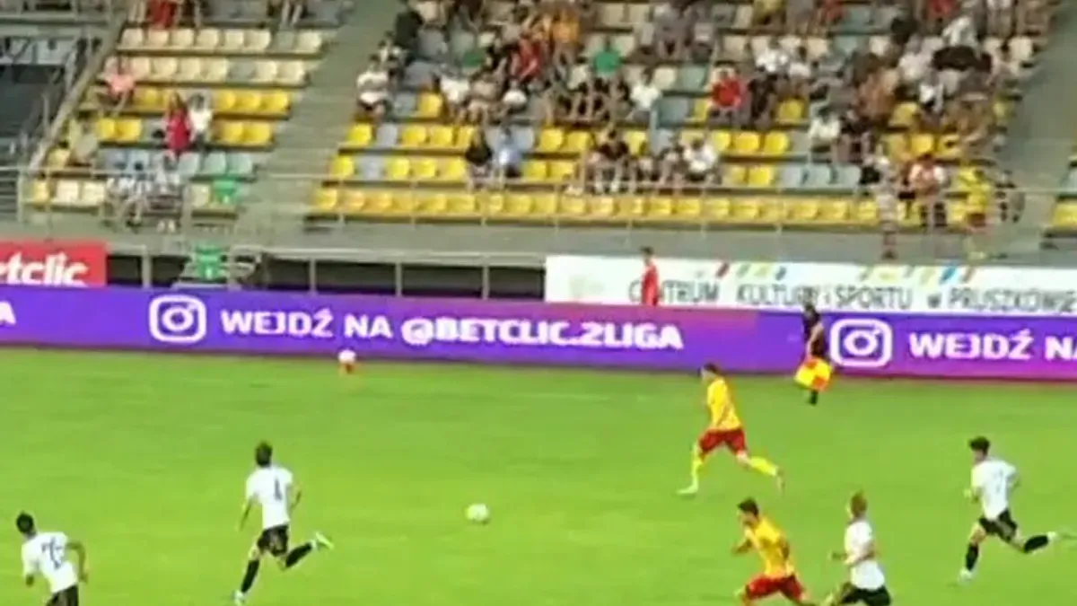 Znicz Pruszków pokonał Legię II Warszawa 2:1 Wynik meczu ustalił Dominik Szafrański TAKIM strzałem