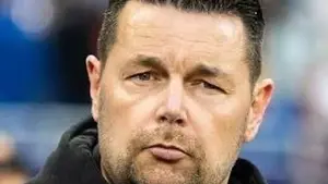 Zostanie w klubie mimo oferty mistrza. Pierre Sage uciął spekulacje transferowe