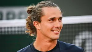 Zverev zwijał się z bólu na treningu przed French Open. Niemiec przerywa milczenie