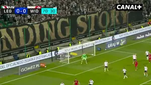 Żyro! Mocne uderzenie, ale wprost w bramkarza. Wciąż bez goli w Warszawie Oglądaj w CANAL+: