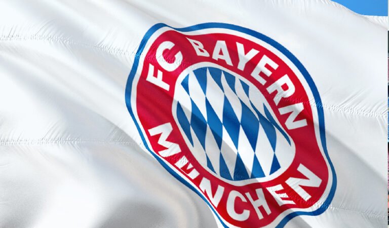 Lewandowski odejdzie z Bayernu? Albo podpisze kontrakt, albo transfer latem