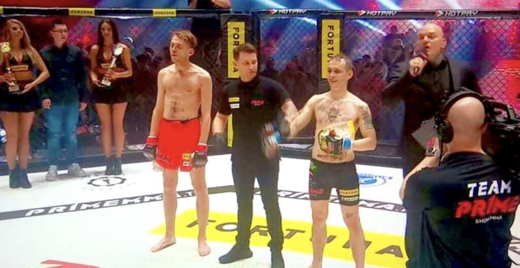 Jaś Kapela wygrał na Prime Show MMA. Sensacja podczas gali w Łodzi! [WIDEO] (fot. screen Prime Show MMA PPV)